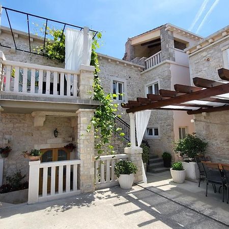 Stone House Apartment Didini Dvori Lumbarda Bagian luar foto