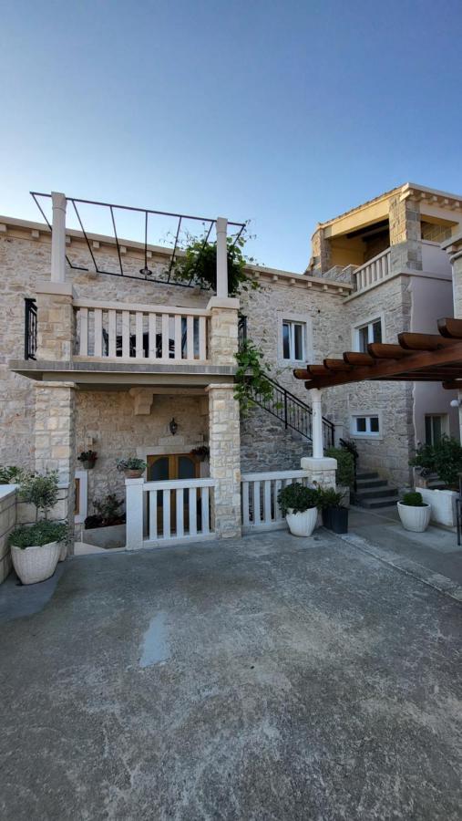 Stone House Apartment Didini Dvori Lumbarda Bagian luar foto