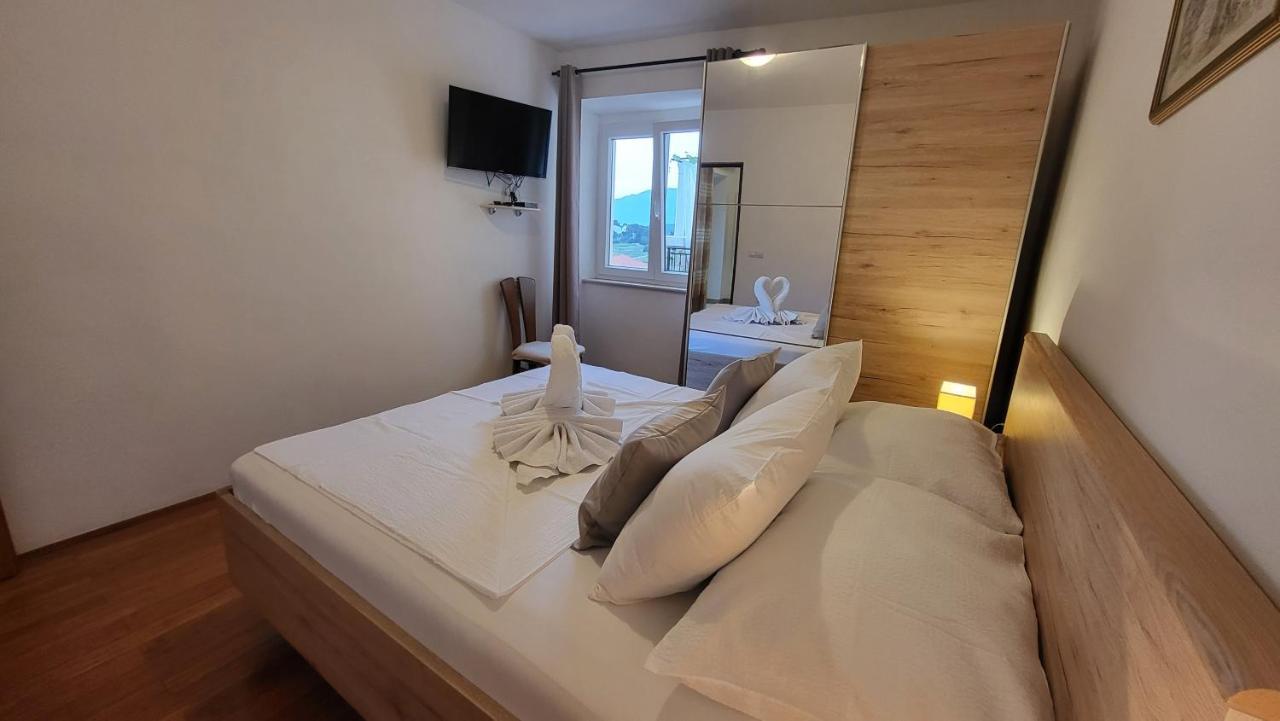 Stone House Apartment Didini Dvori Lumbarda Bagian luar foto