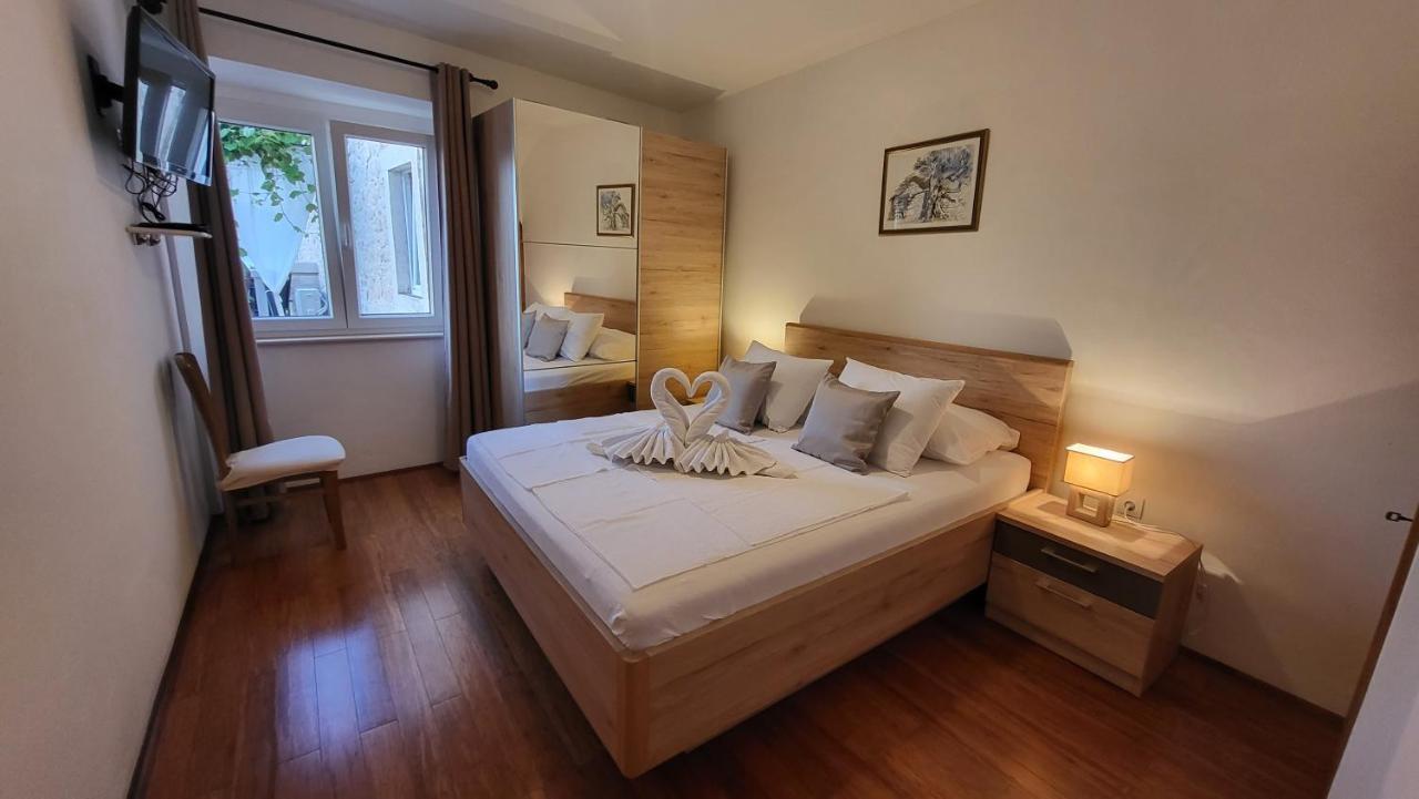 Stone House Apartment Didini Dvori Lumbarda Bagian luar foto