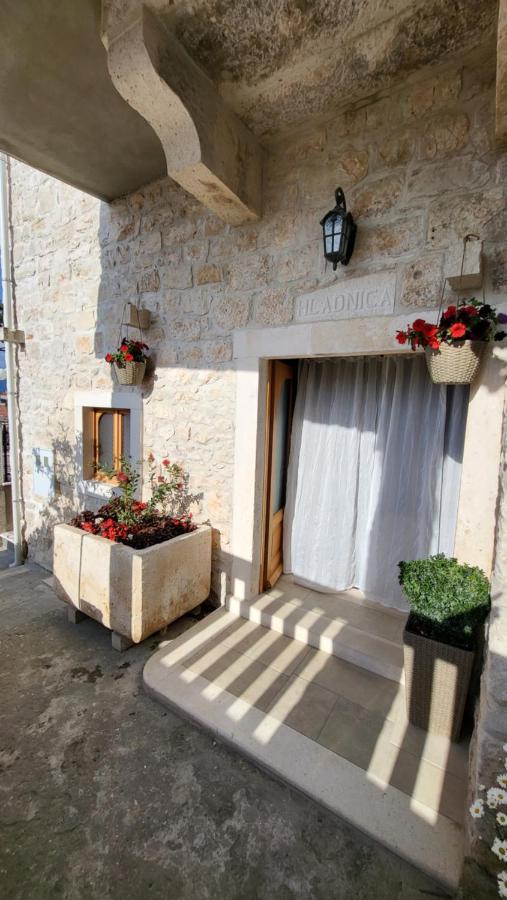 Stone House Apartment Didini Dvori Lumbarda Bagian luar foto