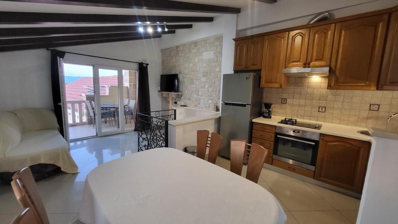 Stone House Apartment Didini Dvori Lumbarda Bagian luar foto