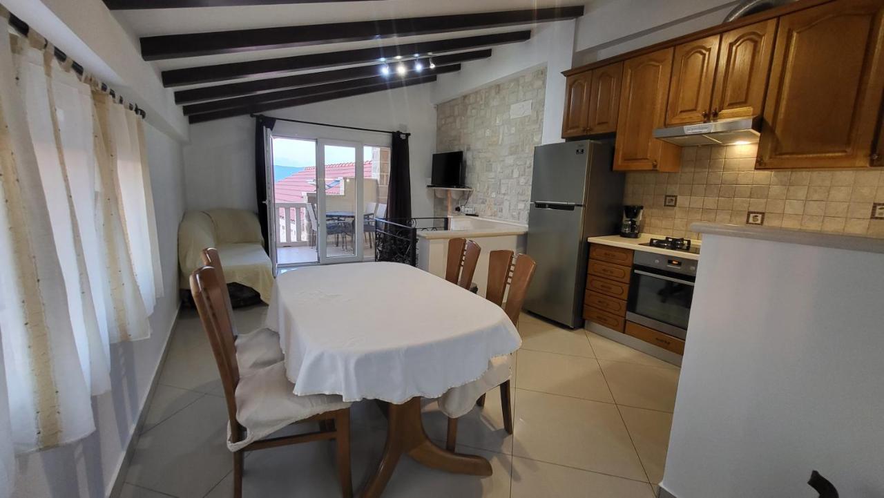 Stone House Apartment Didini Dvori Lumbarda Bagian luar foto