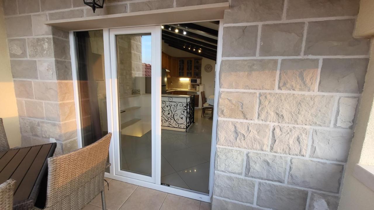 Stone House Apartment Didini Dvori Lumbarda Bagian luar foto