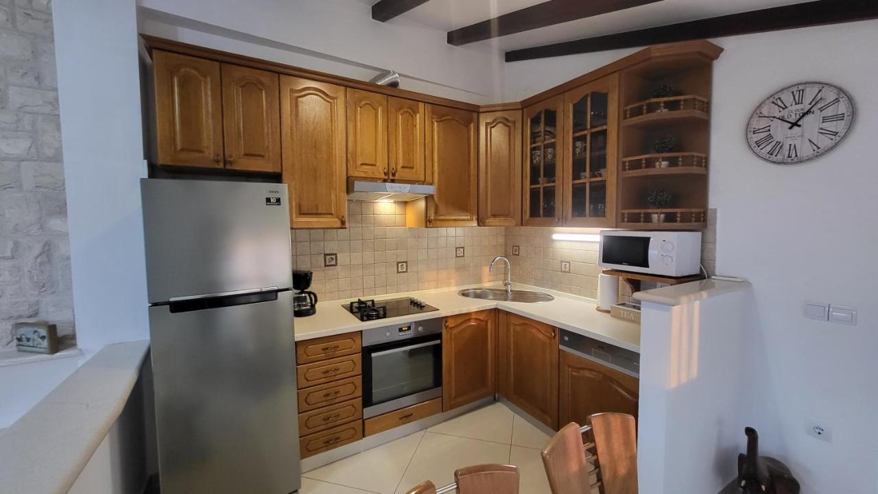 Stone House Apartment Didini Dvori Lumbarda Bagian luar foto
