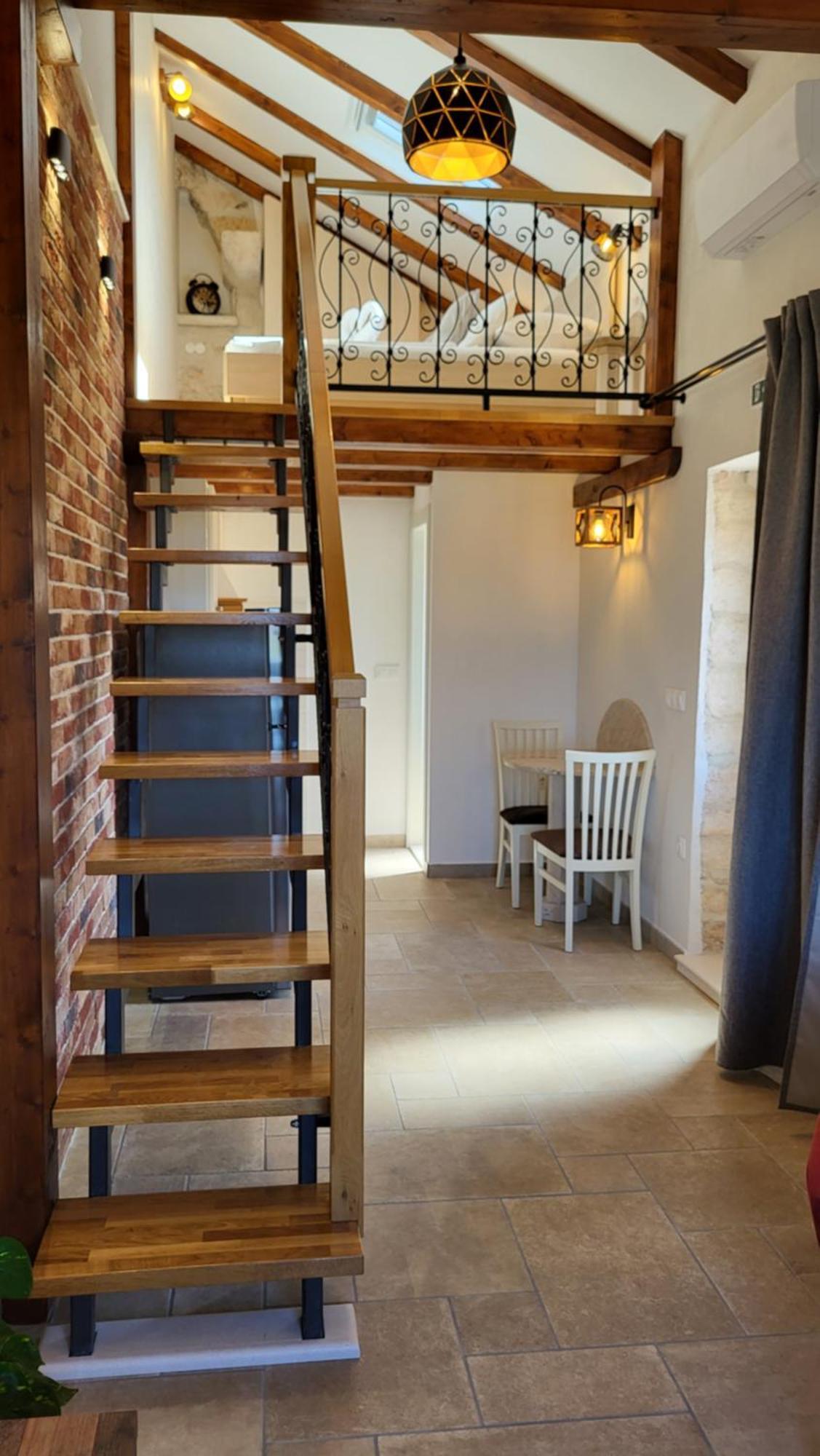 Stone House Apartment Didini Dvori Lumbarda Bagian luar foto