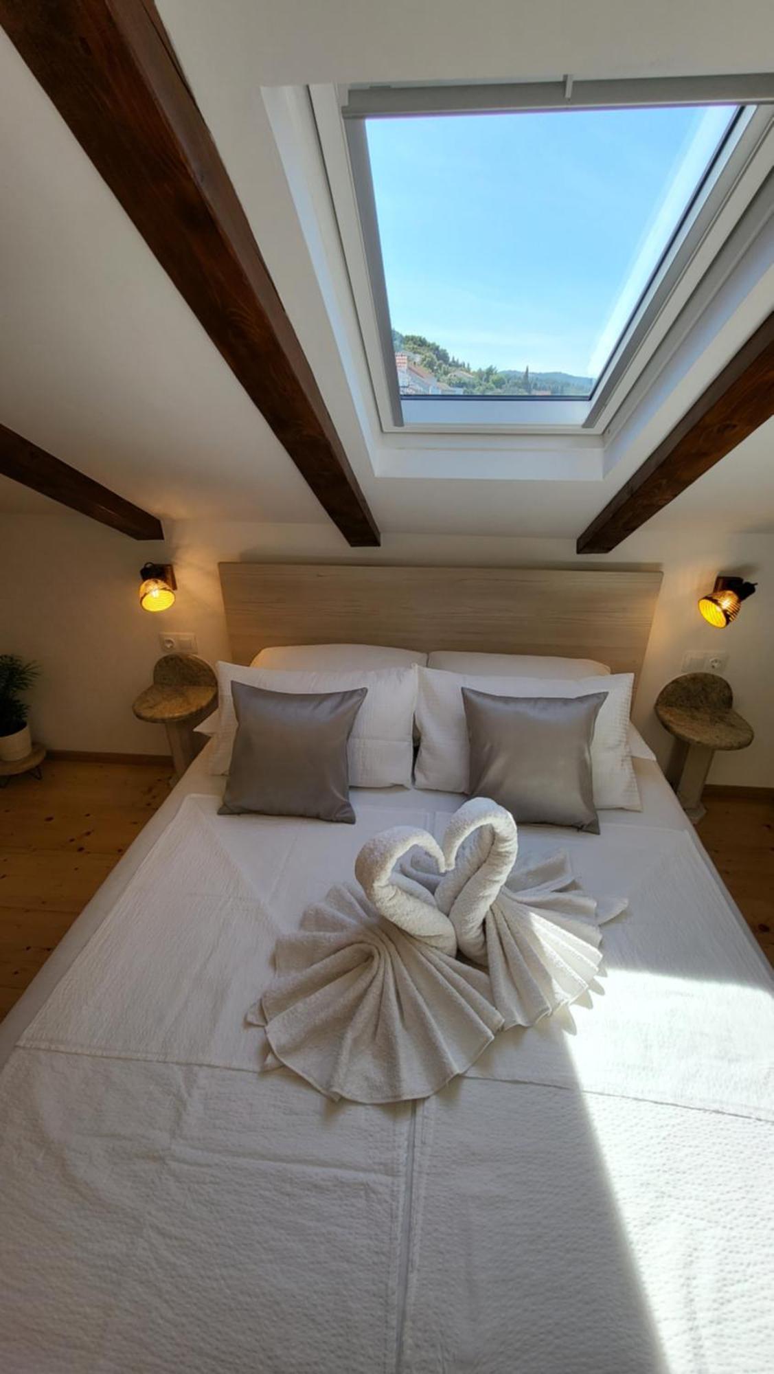 Stone House Apartment Didini Dvori Lumbarda Bagian luar foto